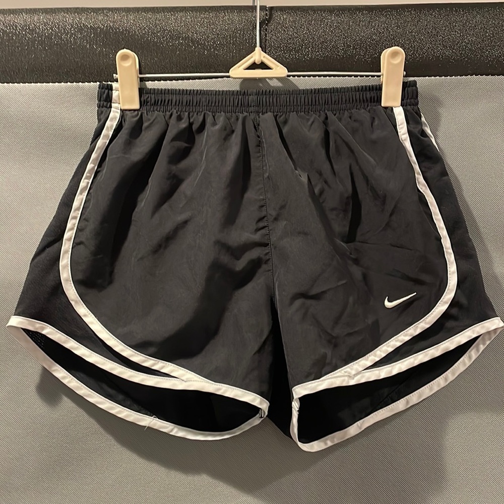 Nike womens dry tempo shorts